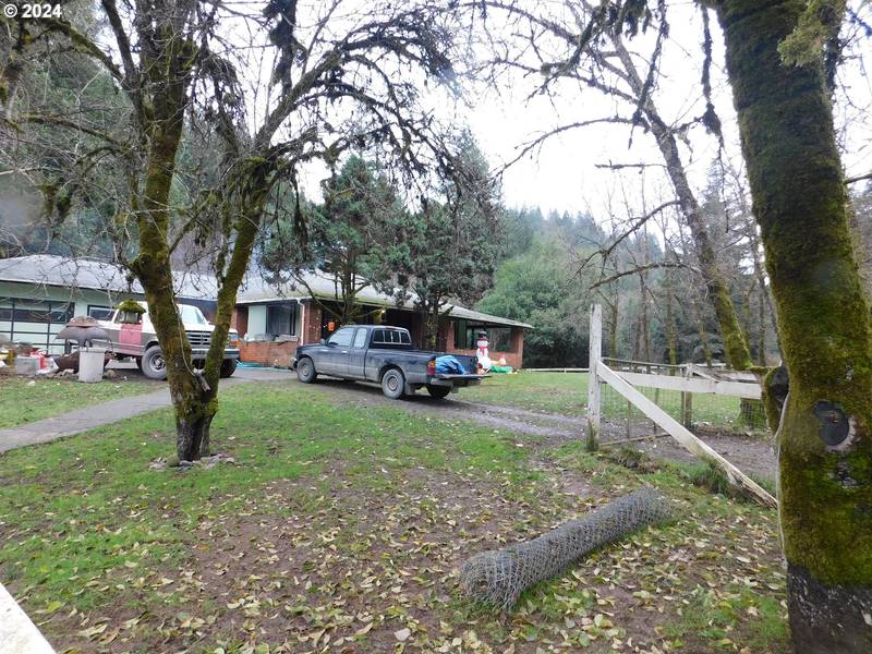 48368/43638 DEMENT CREEK RD, Broadbent, OR 97414