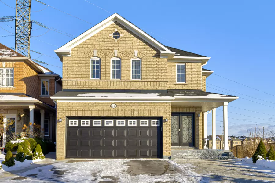 15 Roundstone DR, Brampton, ON L6X 0K7