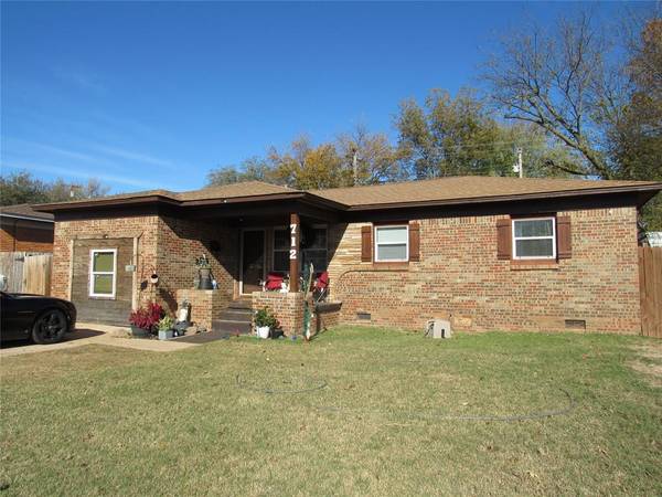 712 Cinmac Street, Lindsay, OK 73052