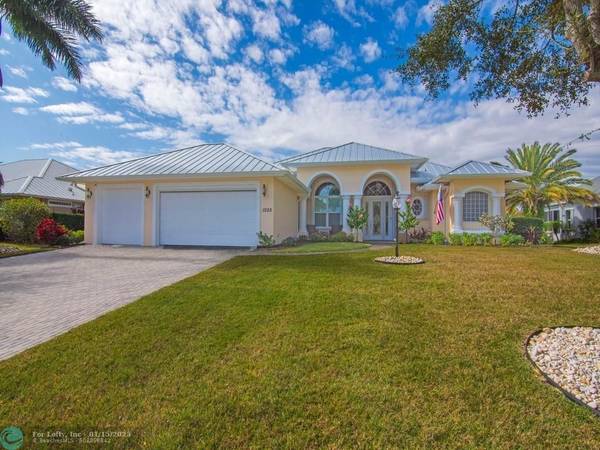 1055 Quail Ct SW, Vero Beach, FL 32968