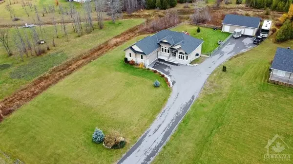 Lanark, ON K7C 3P2,275 COUNTRY LANE DR