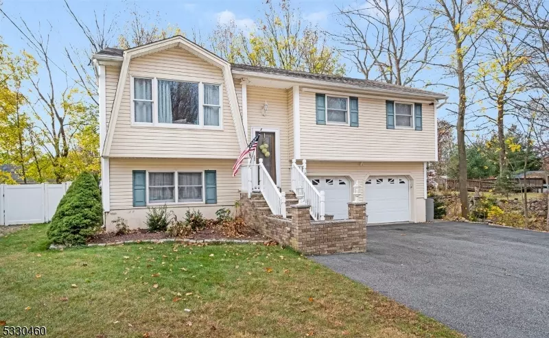 10 Lucas Rd, Hopatcong Boro, NJ 07843