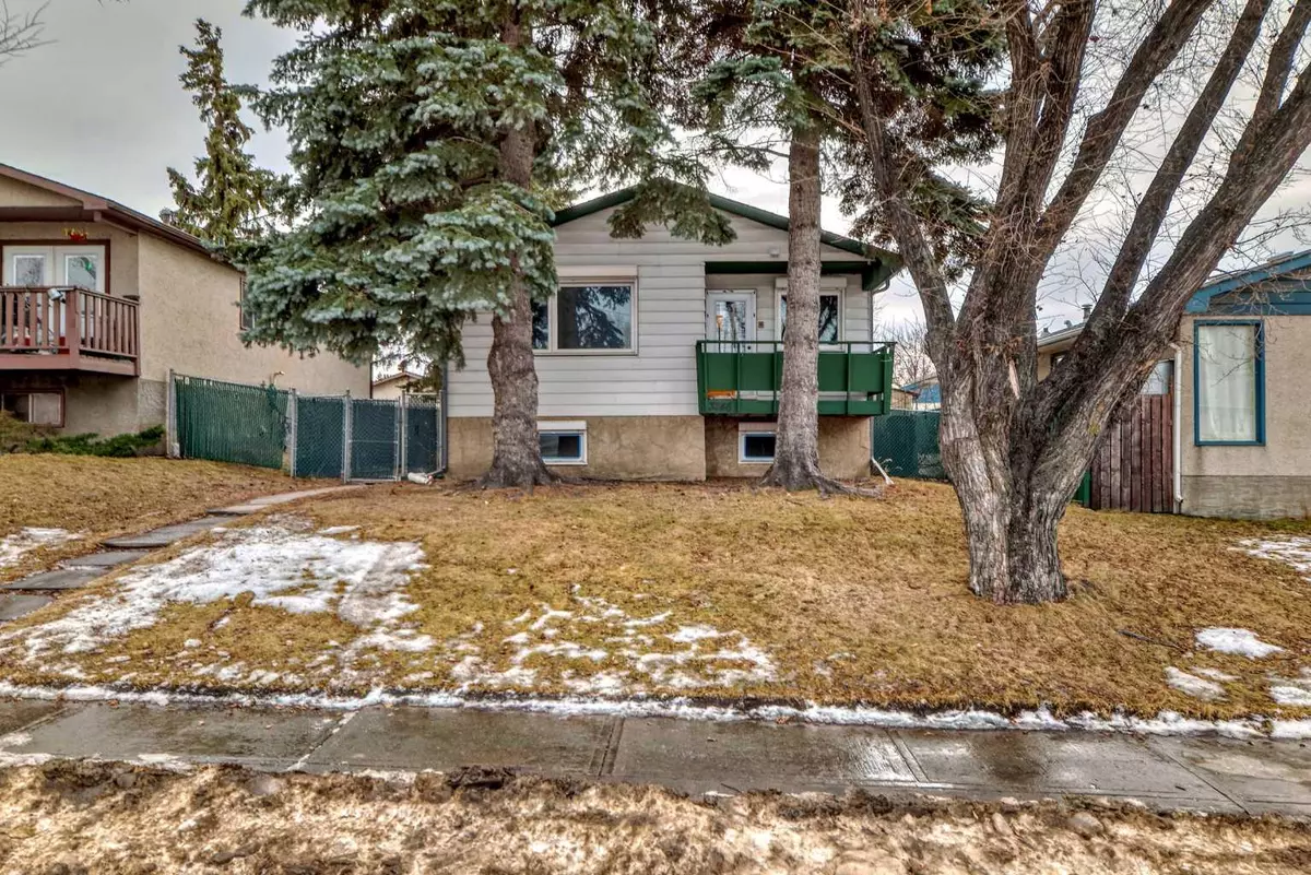 Calgary, AB T2B 0H4,3246 30A AVE SE