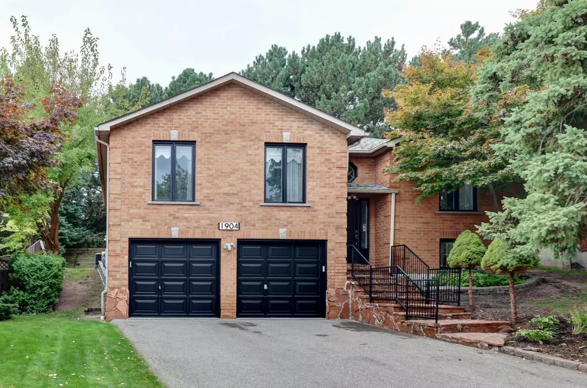 Mississauga, ON L5K 2N4,1904 Knights CT