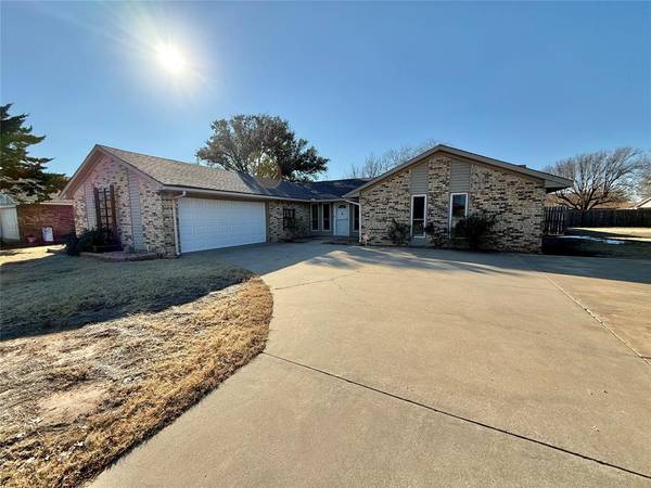 809 Rosehaven Drive, Altus, OK 73521