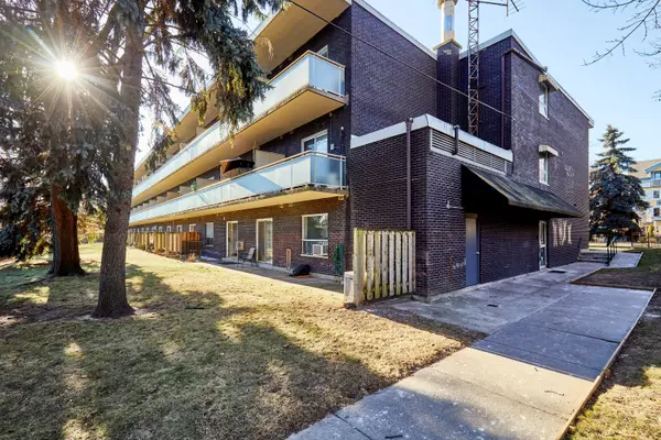 123 Woodbine AVE #212, Toronto E02, ON M4L 3V8