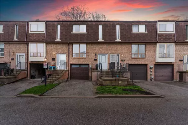 Oshawa, ON L1G 6P7,350 Camelot CT #8