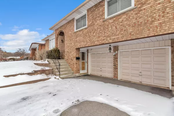 Brampton, ON L6W 3N8,19 Meadowland Gate