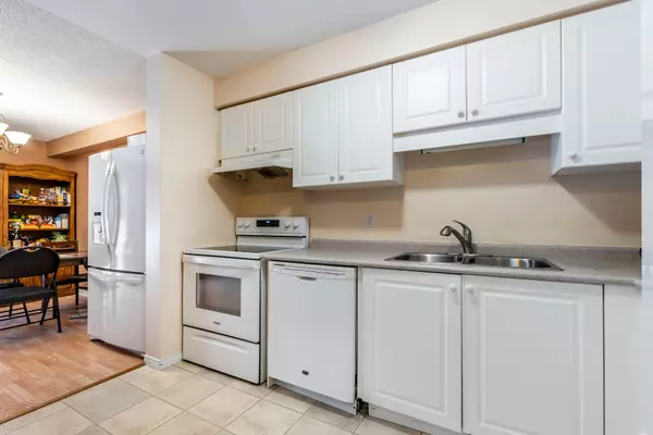 Guelph, ON N1L 1M8,61 Roehampton CRES W