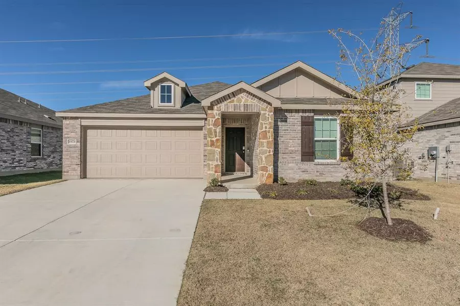 4424 Benham Drive, Fort Worth, TX 76036