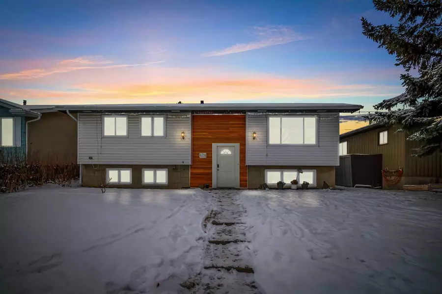 628 Maidstone DR Northeast, Calgary, AB T2A4B7