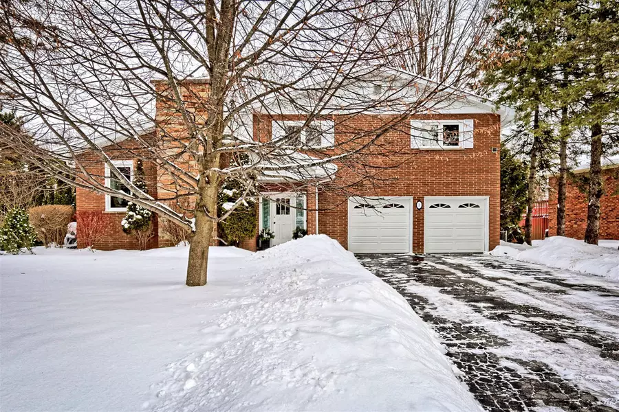 2 Green Pine AVE, Springwater, ON L9X 0P8