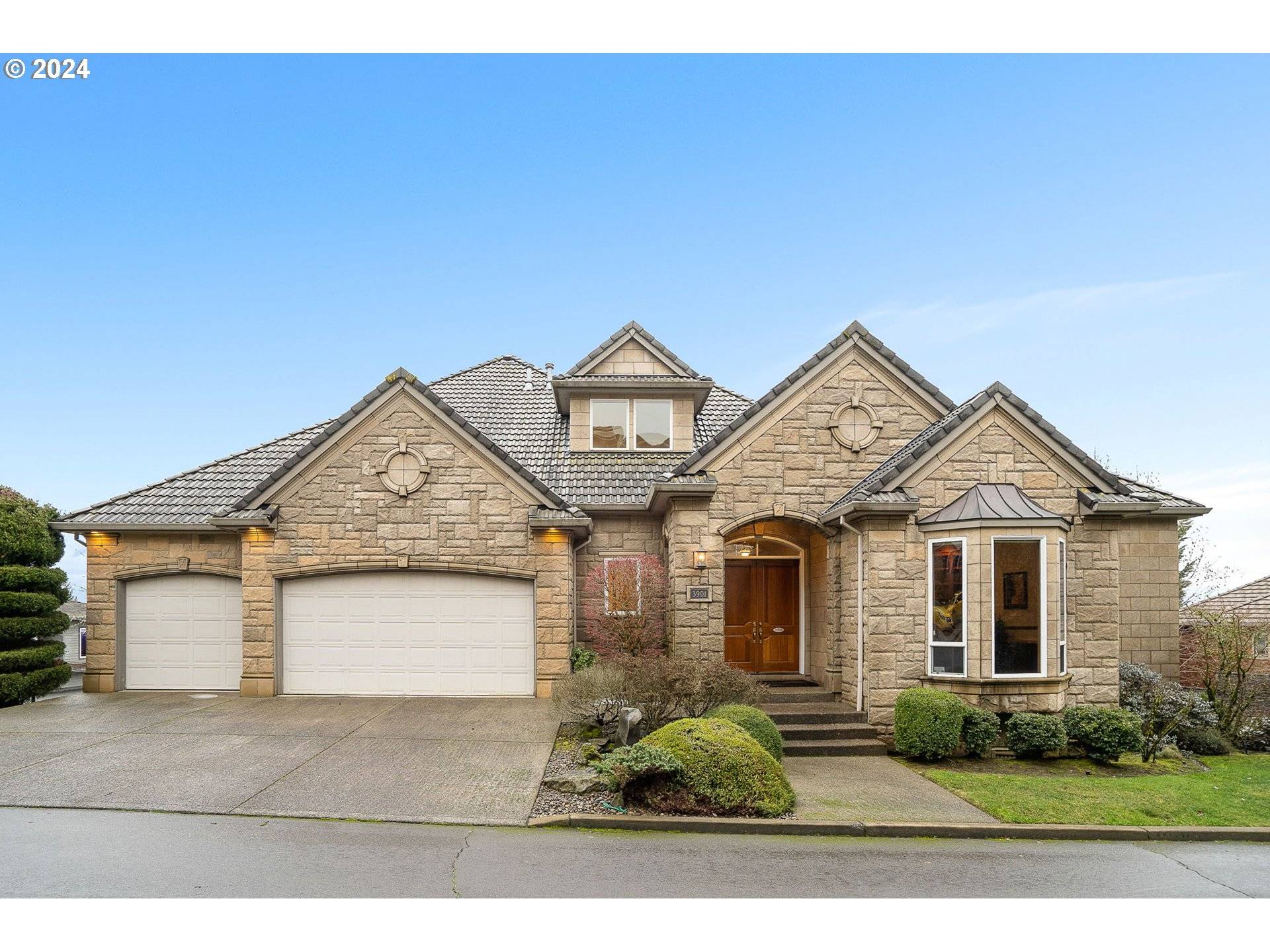 3901 NW LEWIS LN, Portland, OR 97229