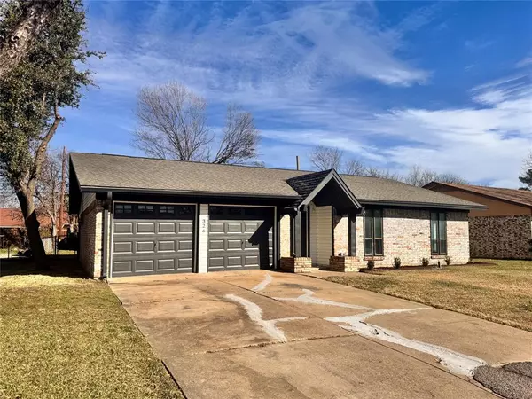 Grand Prairie, TX 75052,326 Forrest Hill Lane