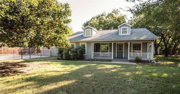 3825 S Bowen Road, Arlington, TX 76016