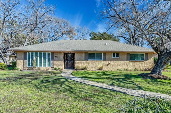 914 Sharpshire Street, Grand Prairie, TX 75050