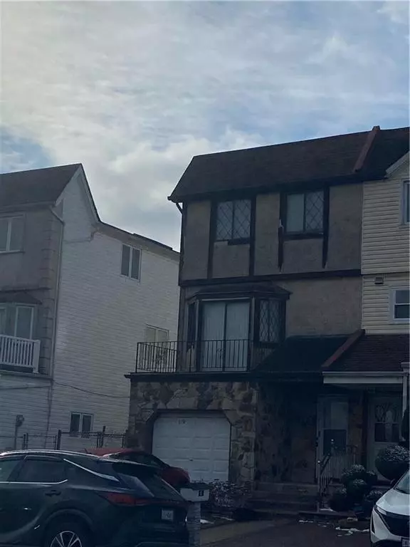 Staten  Island, NY 10314,574 Travis AVE