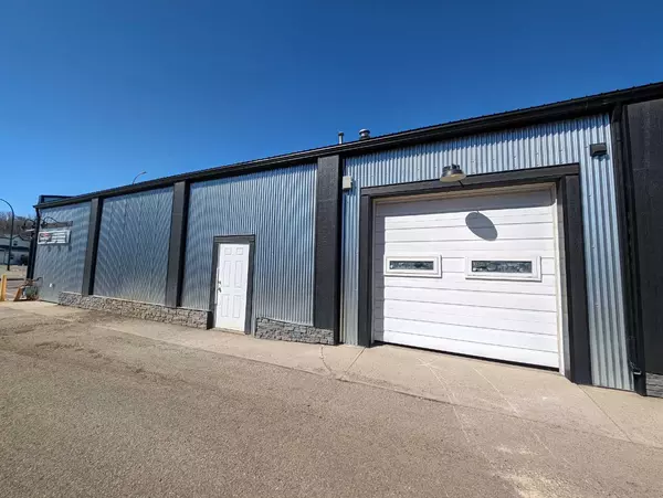 Medicine Hat, AB T1A 2V8,677 South Railway ST SE #2