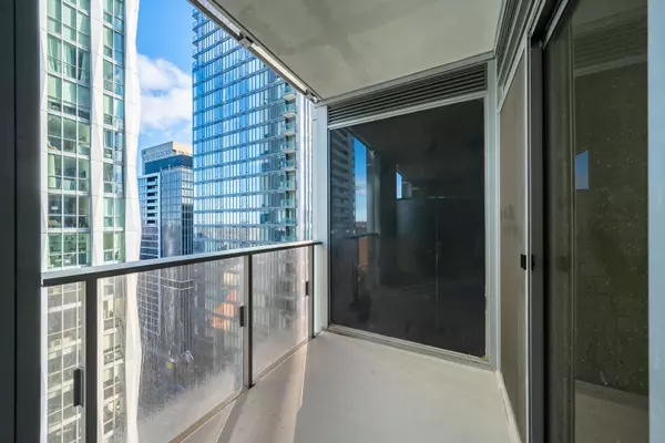 Toronto C02, ON M4W 1L2,11 Yorkville AVE #1608