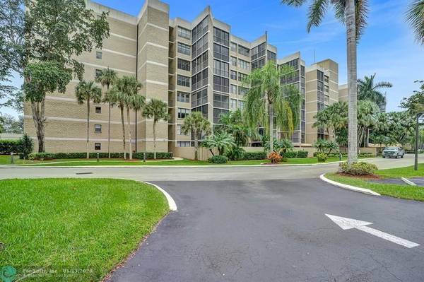 16300 Golf Club Rd  #109, Weston, FL 33326