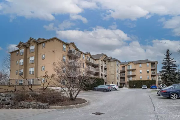 Oakville, ON L6M 4N2,1470 Bishops Gate #309