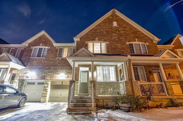 8 Kawana RD, Brampton, ON L6Y 0W1