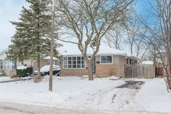 Kitchener, ON N2M 5A9,16 Overlea CRES