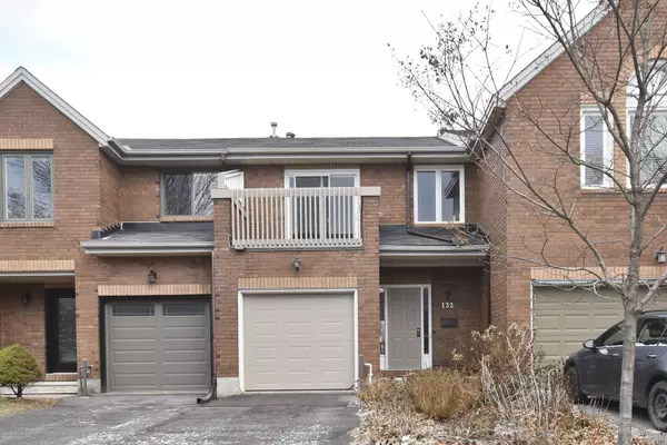 132 DUNBARTON CT, Manor Park - Cardinal Glen And Area, ON K1K 4L6