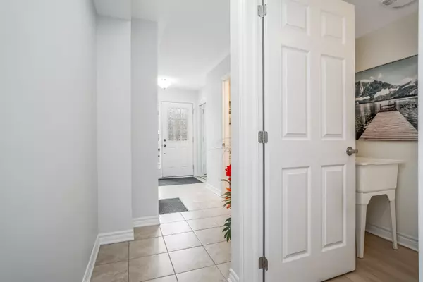 Ottawa, ON K2M 0J7,604 Meadowcreek CIR