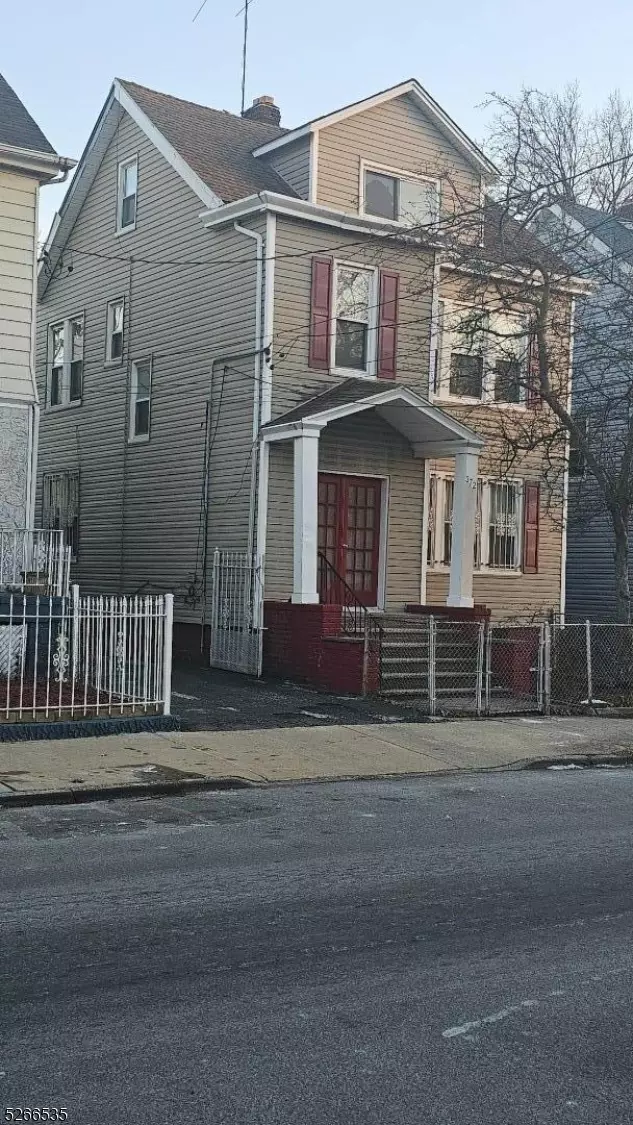 Newark City, NJ 07112,372 Leslie St