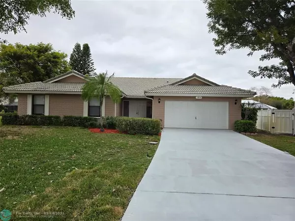 7219 NW 43rd St, Coral Springs, FL 33065