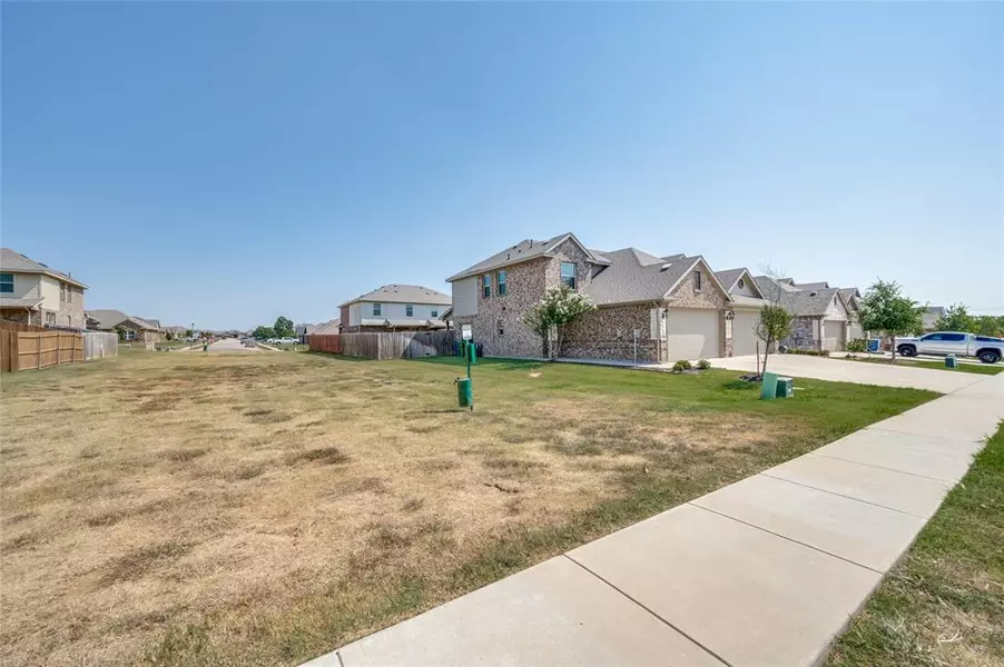 5000-5002 Villas Drive, Sanger, TX 76266