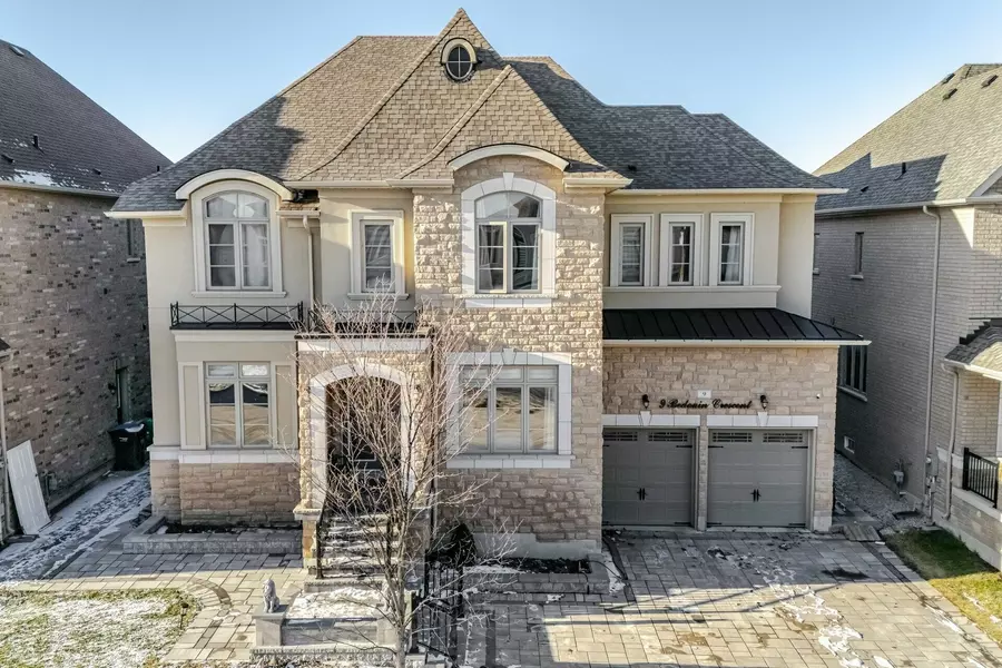 9 Bedouin CRES, Brampton, ON L6P 4H3