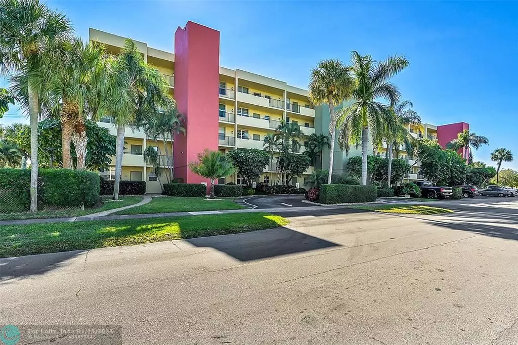 Pompano Beach, FL 33062,2400 NE 10th St  #208