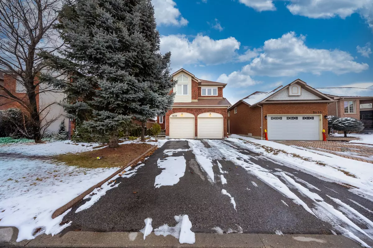 Mississauga, ON L5V 2C9,5439 Razorbill CT