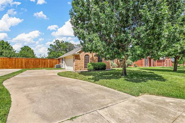 Burleson, TX 76028,816 Flagstone Drive