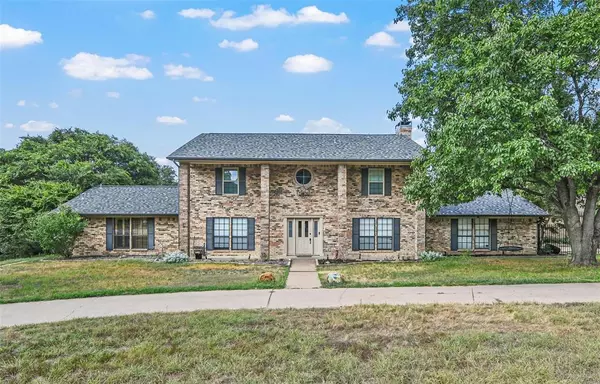 7441 Lochwood Court, Fort Worth, TX 76179