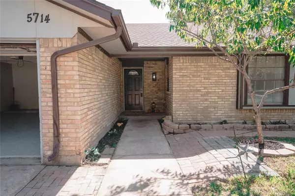 Arlington, TX 76017,5714 Tumbleweed Court