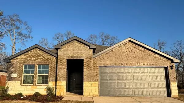 1002 River Oaks Lane, Chandler, TX 75758