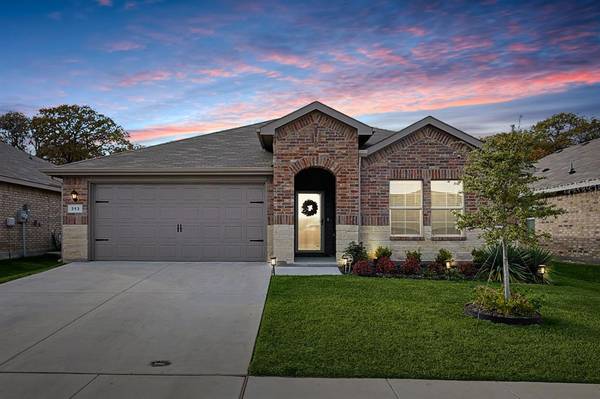 313 Ashburn Street,  Azle,  TX 76020