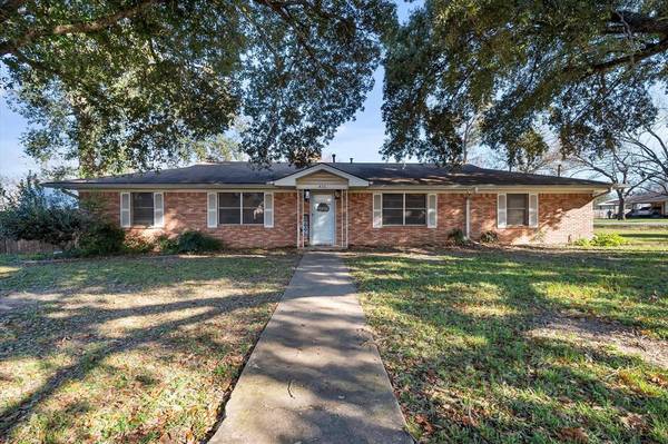 426 N Mount Street, Fairfield, TX 75840