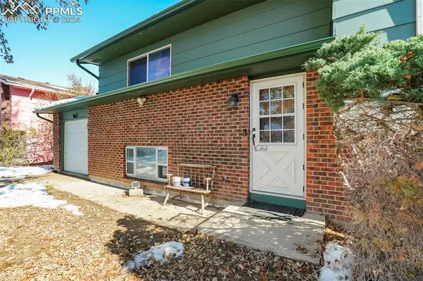 Colorado Springs, CO 80915,1615 Mineola ST