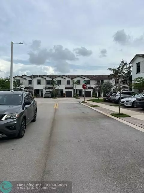 Pembroke Pines, FL 33029,185 SW 185th Way