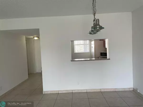 Coral Springs, FL 33065,2960 Riverside  #316