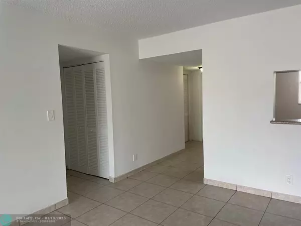 Coral Springs, FL 33065,2960 Riverside  #316