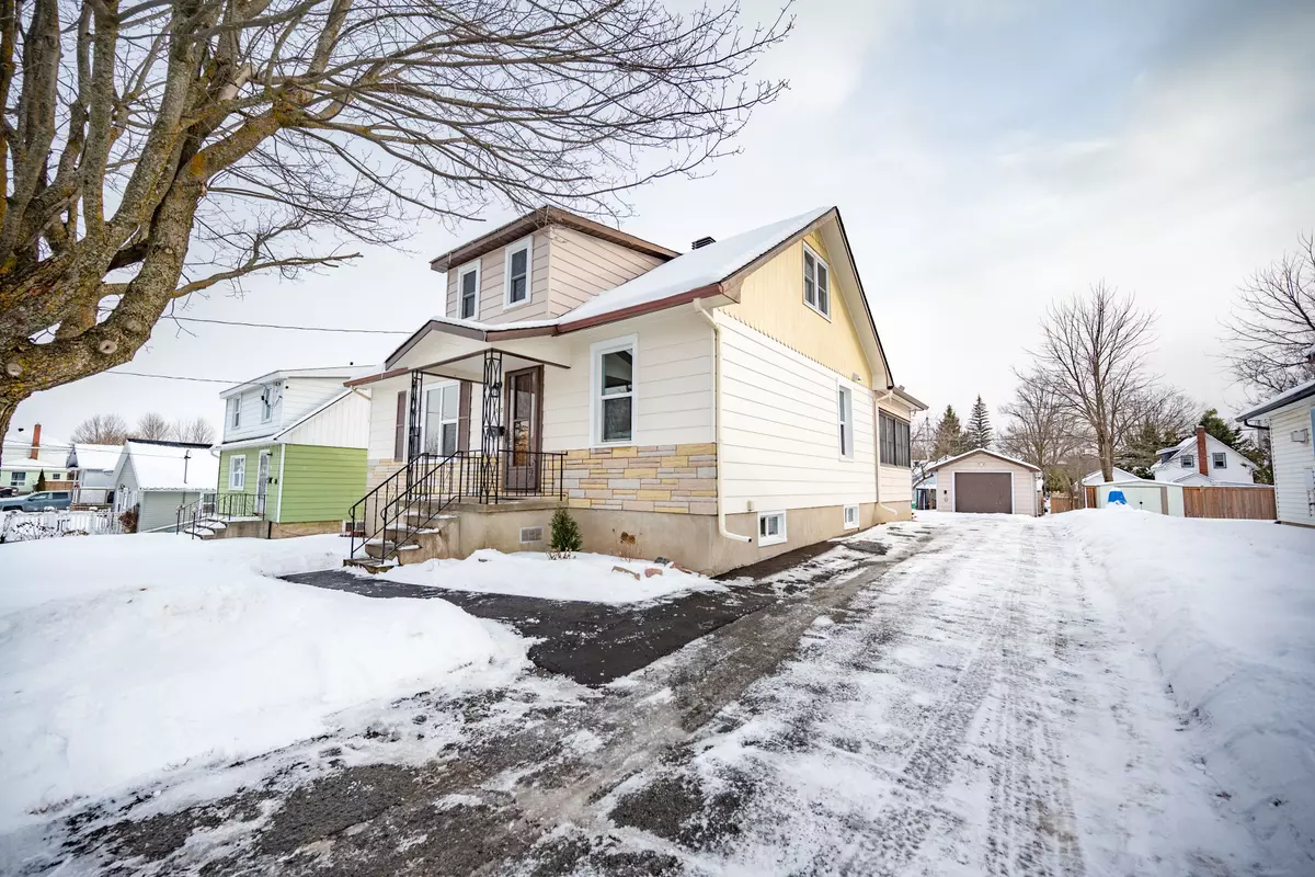 Renfrew, ON K7V 3L6,333 Joffre AVE