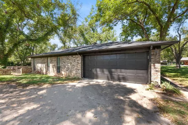 Granbury, TX 76049,8904 N Longwood Drive