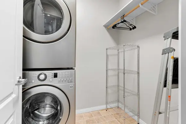 Olds, AB T4H 0B9,4403 67A AVE #206