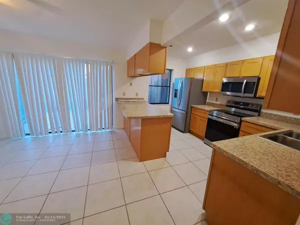 Palm Beach Gardens, FL 33403,916 Sandtree Dr  #916