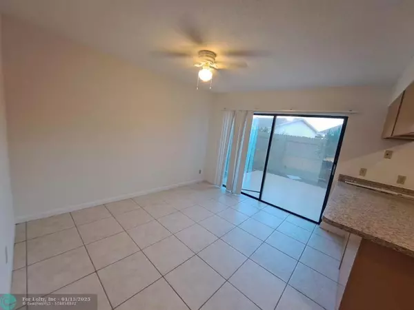 Palm Beach Gardens, FL 33403,916 Sandtree Dr  #916